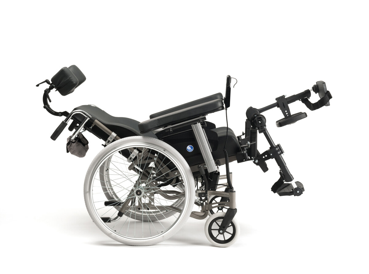 Inovys II-E - backrest and seat and legrest reclined - side view Inovys II-E - backrest and seat and legrest reclined - side view