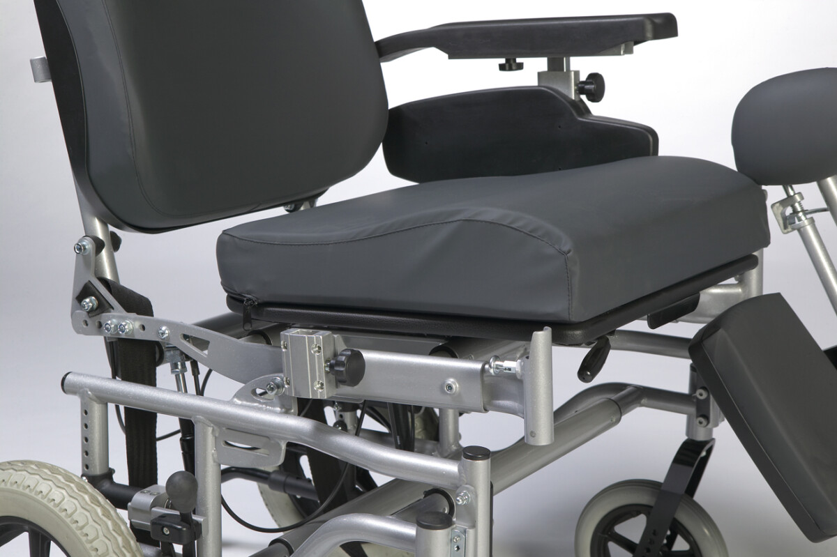 Removable and adjustable armrests and seat Removable and adjustable armrests and seat